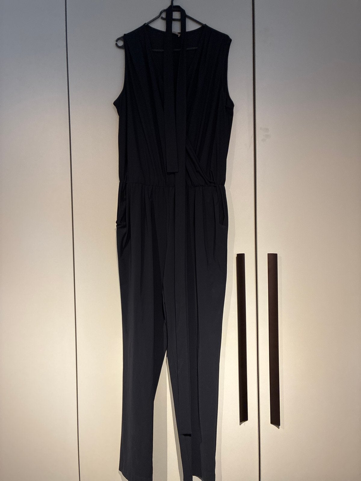 LaDress Jumpsuit XXL Zwart Travelstof met Sash, Kleding | Dames, Ophalen of Verzenden, Zo goed als nieuw, Maat 46/48 (XL) of groter