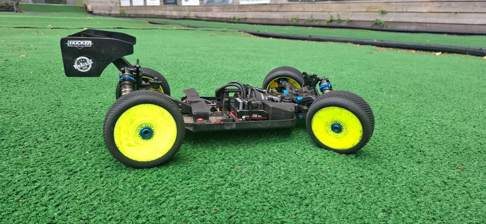 Team Associated Buggy Roller RC8B4.1E, Hobby en Vrije tijd, Modelbouw | Radiografisch | Auto's, Ophalen of Verzenden, Gebruikt