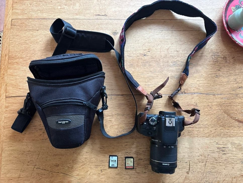 Canon EOS 100D spiegelreflexcamera met lens en tas, Ophalen, Gebruikt, Spiegelreflex, Canon