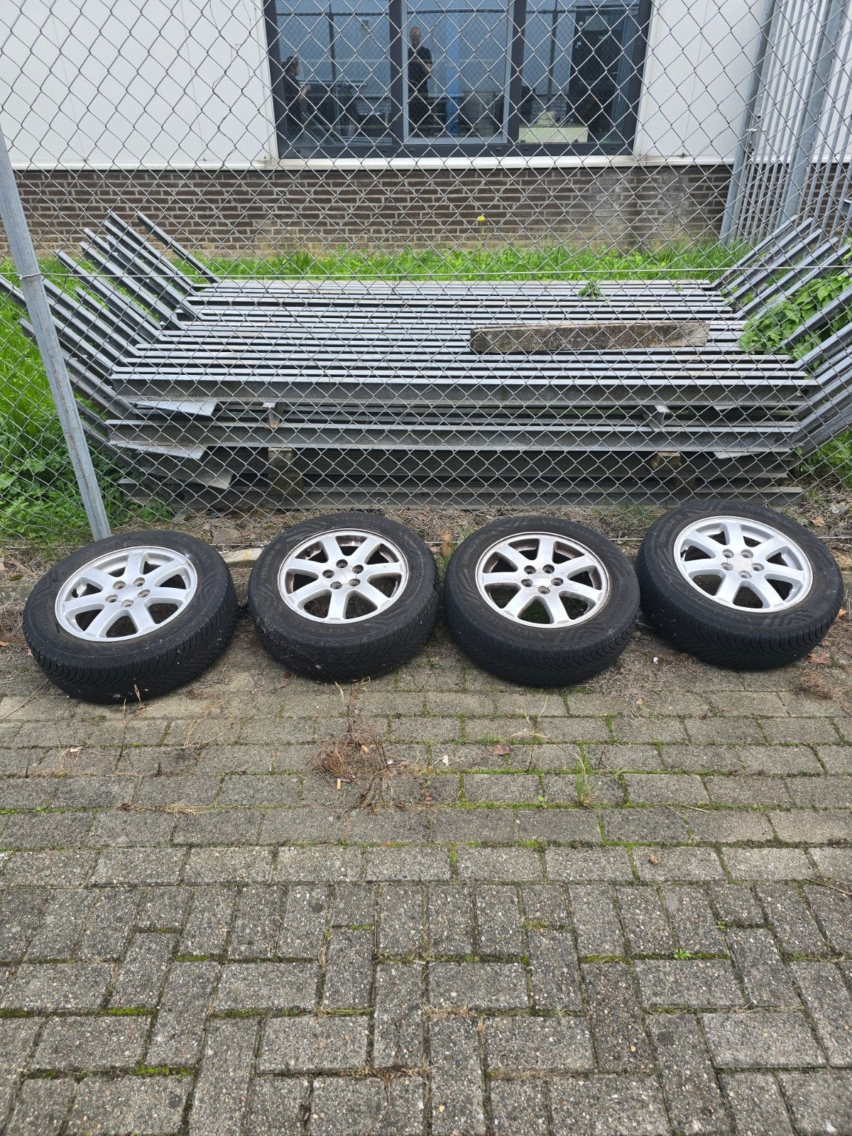 Subaru Impreza Hawkeye velgen met banden (2x goed, 2x op), Ophalen, Gebruikt, 15 inch, Banden en Velgen