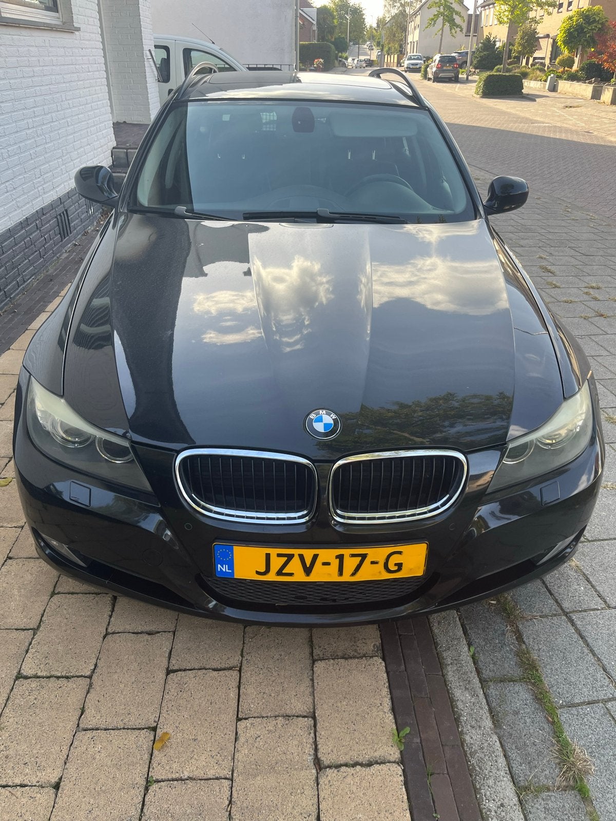 BMW 3-Serie 2.0 I 320 Touring 2009 Zwart, 1995 cc, 4 cilinders, Zwart, Stationwagon