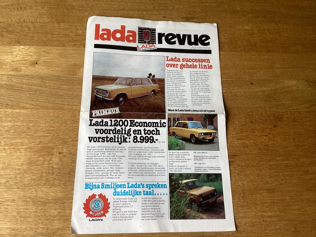 Lada Revue - Originele Autoreclame Brochure 1979, Ophalen of Verzenden, Gelezen, Overige merken