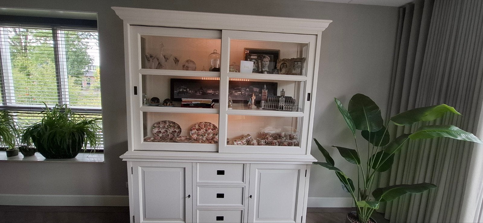 Witte vitrinekast 195x225cm met glazen schuifdeuren, Huis en Inrichting, Kasten | Vitrinekasten, Ophalen, Gebruikt, Met deur(en)