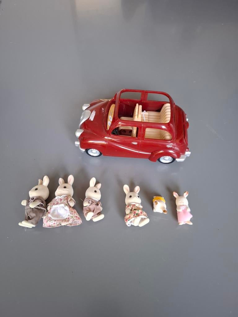Sylvanian familie, 6 konijnen,auto,badkamer,wieg enz, Ophalen of Verzenden, Zo goed als nieuw, Poppenhuispop