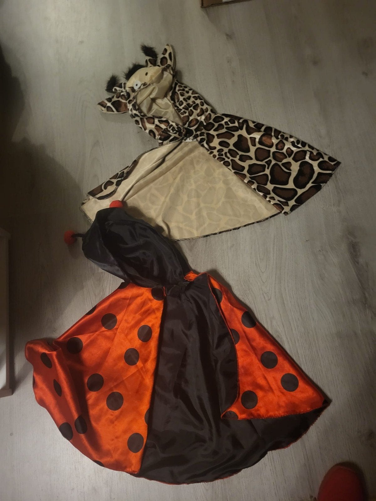 Verkleedcapes lieveheersbeestje en giraffe peuter, Kinderen en Baby's, Carnavalskleding en Verkleedspullen, Ophalen of Verzenden