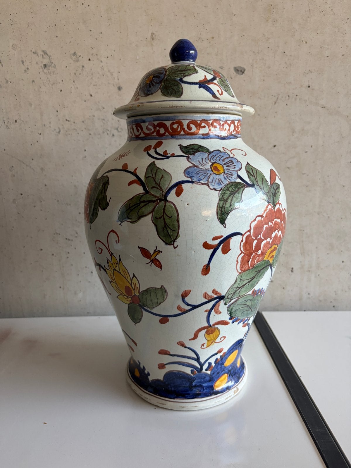Antieke Chinese Vaas met Bloemenmotief en Deksel, Antiek en Kunst, Ophalen