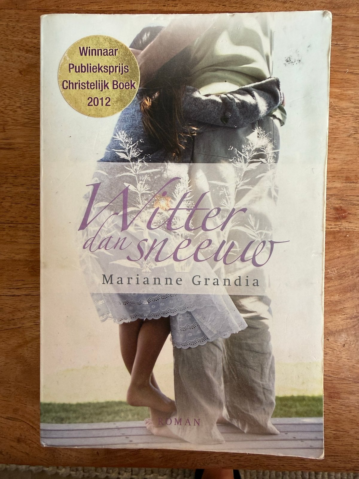 Witter dan sneeuw - Marianne Grandia (Winnaar Publieksprijs), Boeken, Ophalen of Verzenden, Gelezen, Nederland