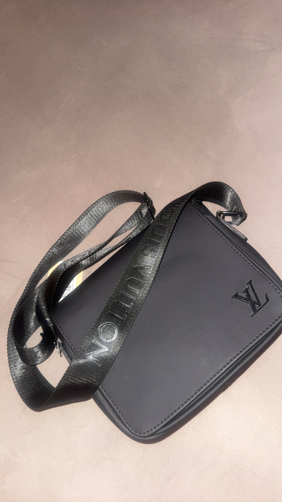 Louis Vuitton Takeoff Messenger PM – LV Aerogram: M2476, Ophalen, Nieuw, Zwart, Schoudertasje