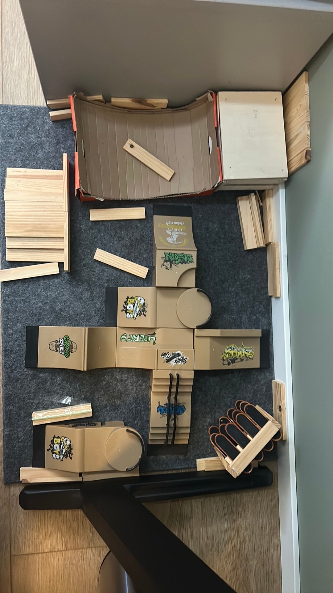 Grote mini skatepark / fingerboard set met ramps en rails, Verzamelen, Ophalen, Zo goed als nieuw