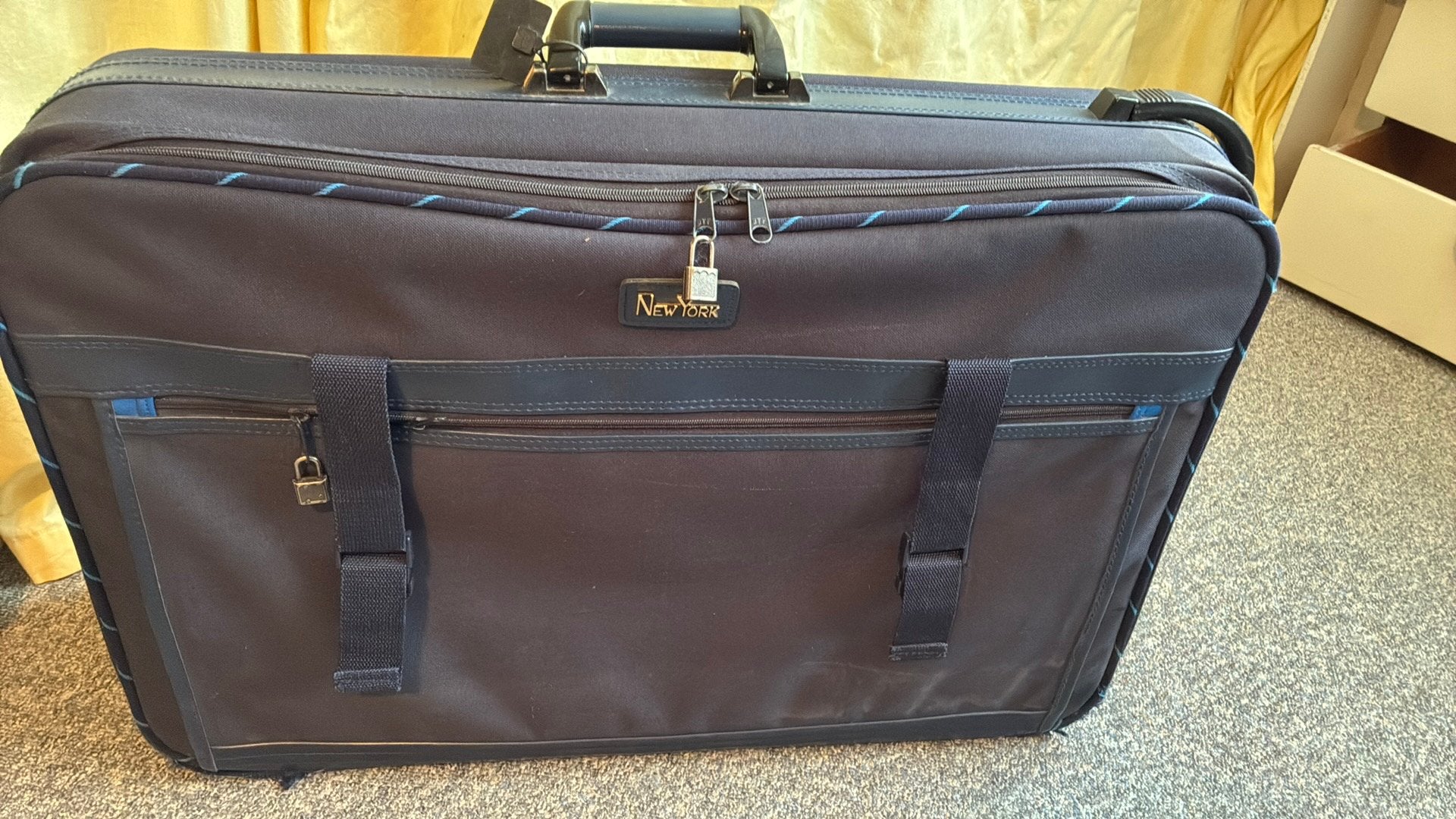 Donkerblauwe  zachte koffer, Ophalen, Overige materialen, 45 tot 55 cm, Zo goed als nieuw