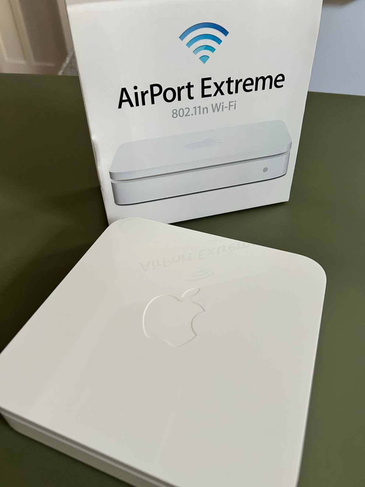 Apple AirPort Extreme 802.11n Wi-Fi Router A1408, Computers en Software, Routers en Modems, Ophalen, Gebruikt, Router