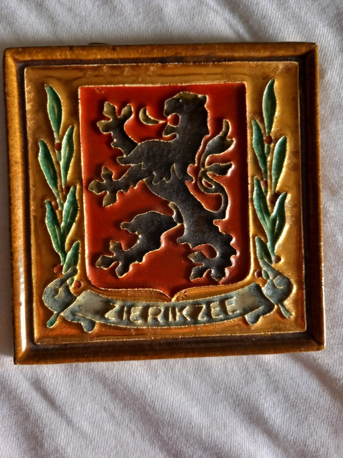 porceleyne fles relieftegel met wapen van zierikzee, Zeeland, Antiek en Kunst, Ophalen of Verzenden