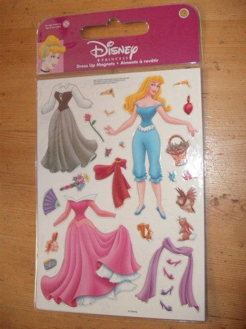 Disney prinses magneetset magneten dress up Doornroosje, Verzenden, Overige figuren, Zo goed als nieuw, Overige typen
