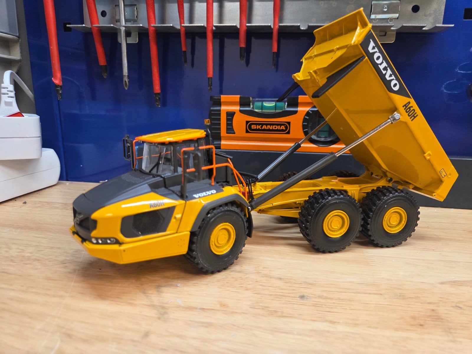 Volvo Dumper A60H 1:50 WSI Model, Hobby en Vrije tijd, Modelauto's | 1:50, Ophalen of Verzenden, Nieuw, Hijskraan, Tractor of Landbouw