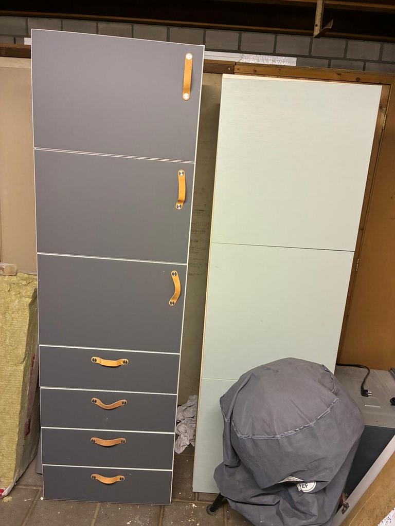 Twee kasten: grijze kast met lades, witte kast met deuren, Huis en Inrichting, Kasten | Kledingkasten, Ophalen, Gebruikt, 200 cm of meer