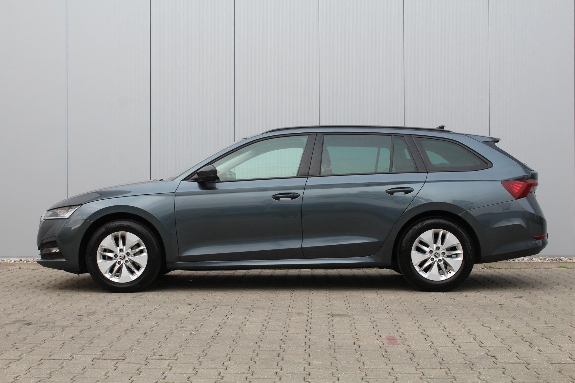 Skoda Octavia Combi 1.0 TSI Business Edition | Trekhaak | St, Auto's, Skoda, Dealer onderhouden, Stof, Gebruikt, Origineel Nederlands