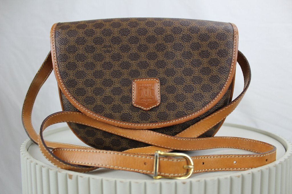 Celine Macadam Shoulder Bag - 1212, Gebruikt, Bruin, Celine, Schoudertasje