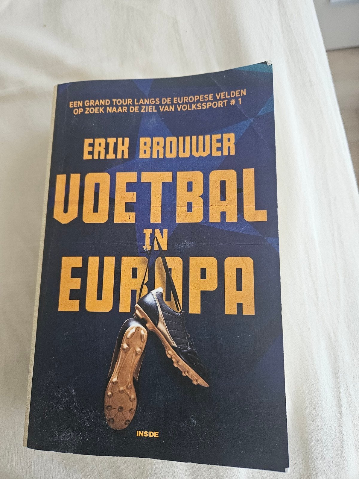 Voetbal in Europa - Erik Brouwer, Ophalen of Verzenden, Gelezen, Erik Brouwer, Balsport