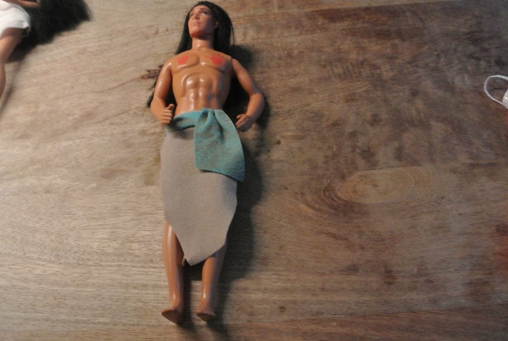 Barbie Pocaghontas Sun Colors Jaren 90/ nr 99, Verzamelen, Ophalen of Verzenden, Zo goed als nieuw, Pop