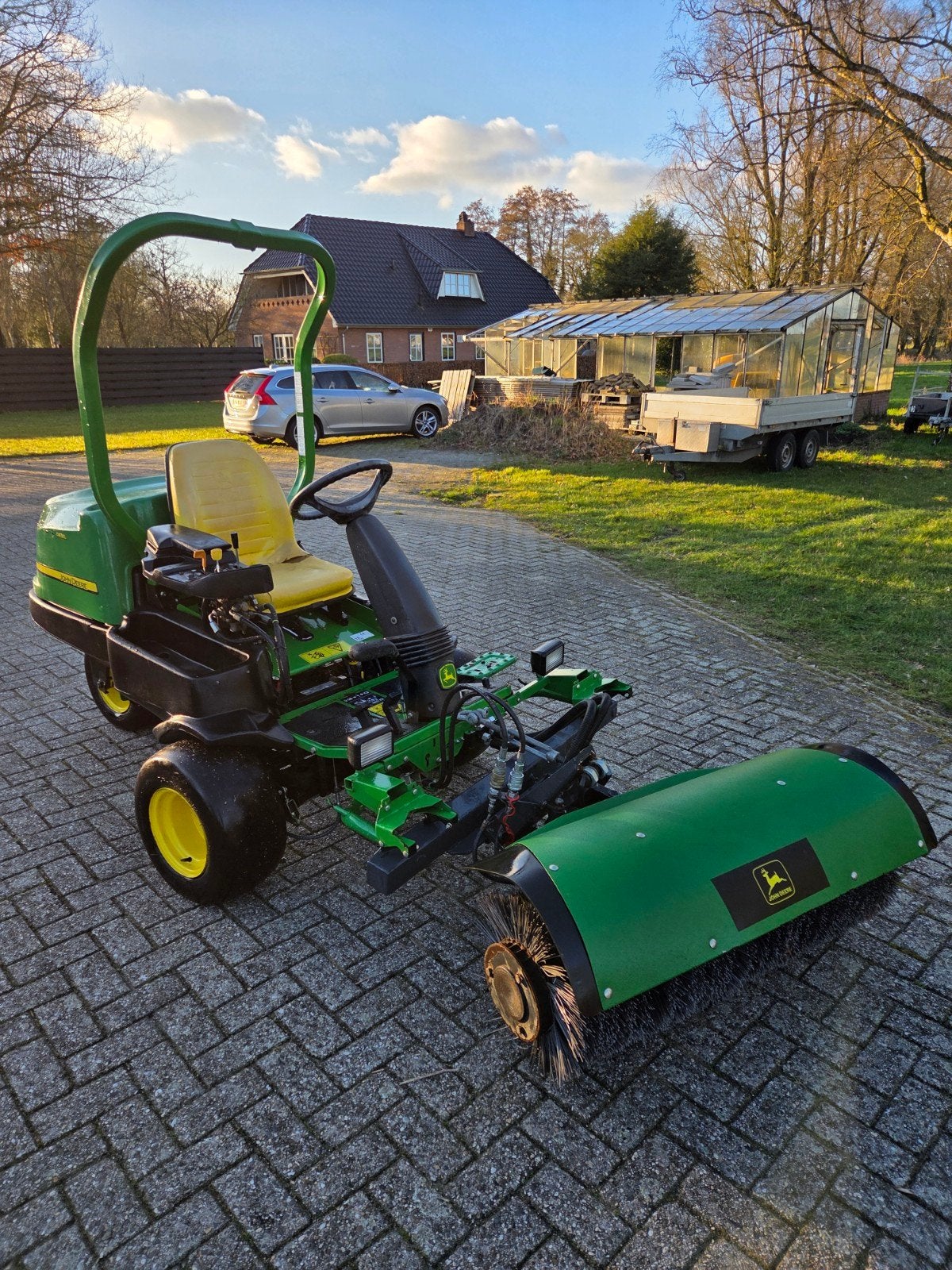 John Deere veegmachine, Ophalen