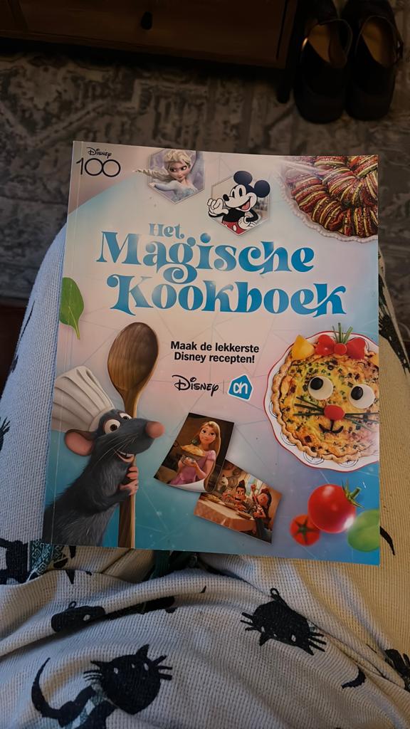 Het Magische Kookboek Disney 100 - Niet compleet, Ophalen of Verzenden, Zo goed als nieuw