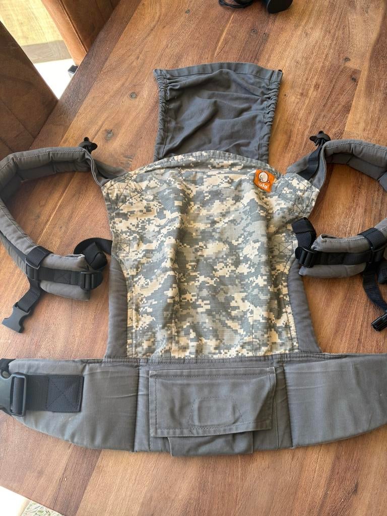 Tula baby draagzak army print, Overige merken, Buik of Rug, Ophalen of Verzenden, Zo goed als nieuw