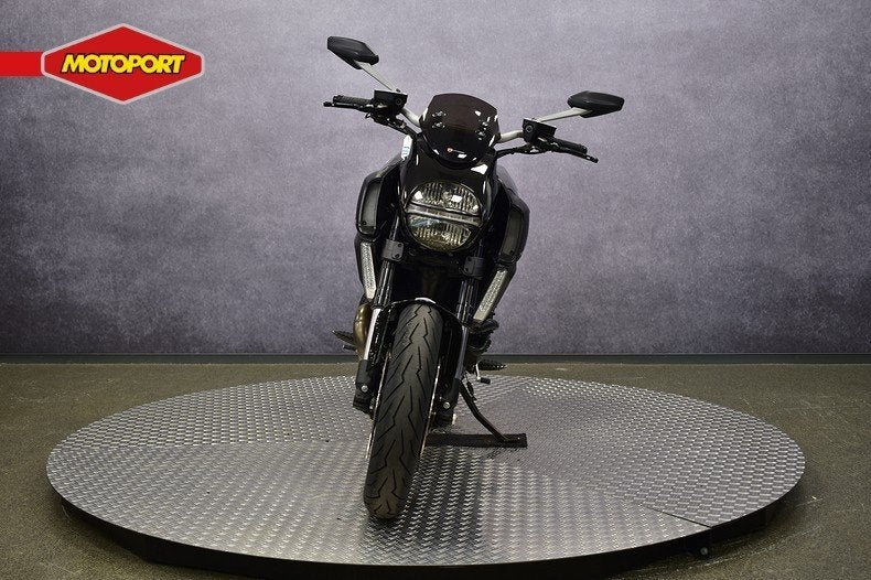 Ducati DIAVEL (bj 2011), Ducatie Nederland, Dorpsstraat 1
1111 AZ  Soest, NL, Bedrijf, Info@ducatinederland.nl