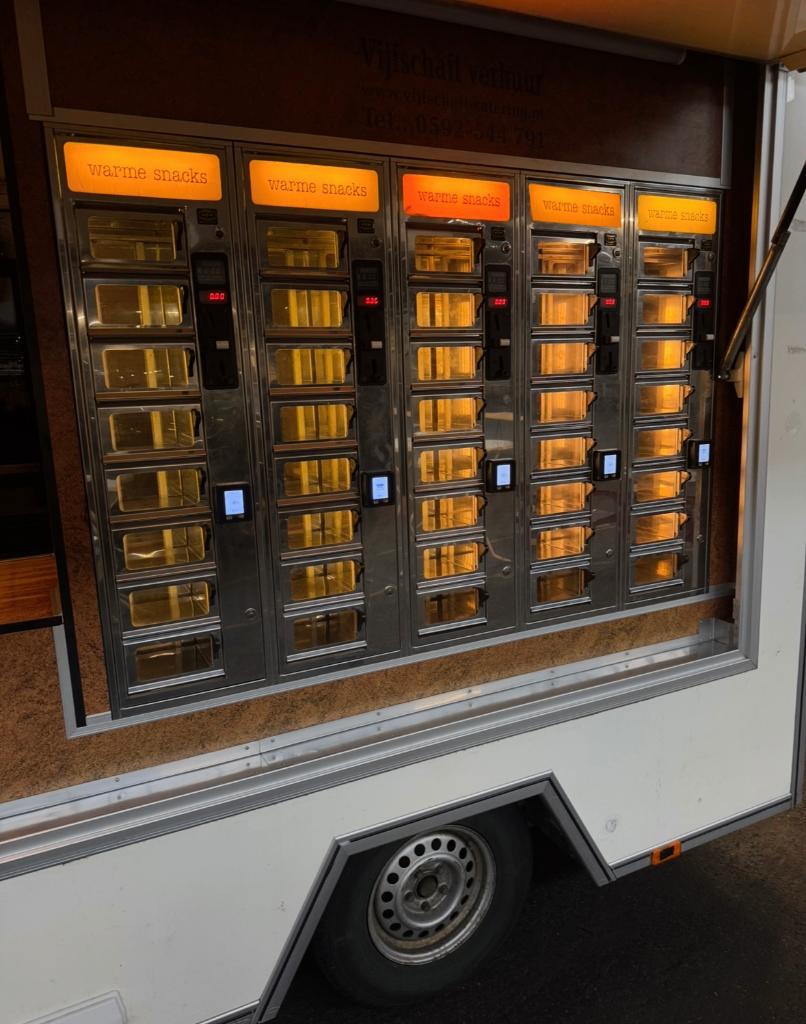 Loketautomaat/Snackautomaat/Trekautomaat/Febo automaat, Ophalen, Snacks