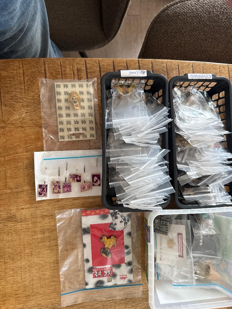 Pins, Ophalen, Zo goed als nieuw