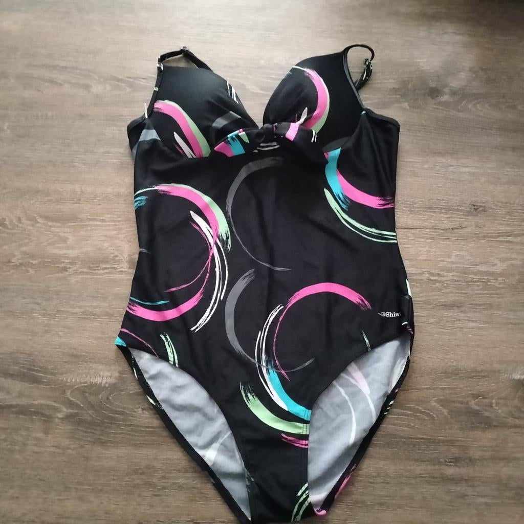 Badpak van merk Shiwi mt 40 zwart met kleuren, Zwart, Badpak, Ophalen of Verzenden, Zo goed als nieuw