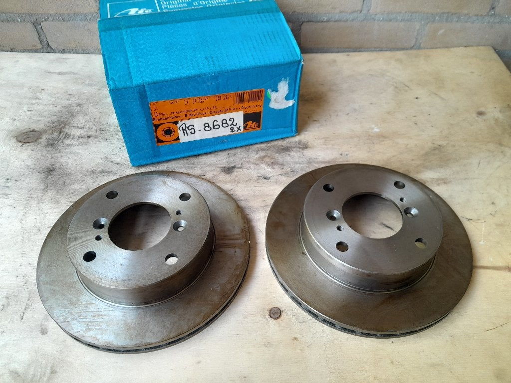 SET REMSCHIJVEN - NIEUW - SUZUKI SWIFT - MODEL: AA - 1983>, Verzenden, Nieuw, Suzuki