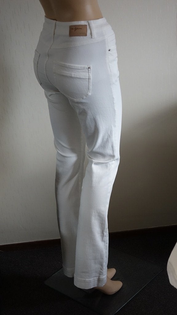 nieuwe witte NICKJEAN flair jeans, Verzenden, Wit, Nieuw, W28 - W29 (confectie 36)