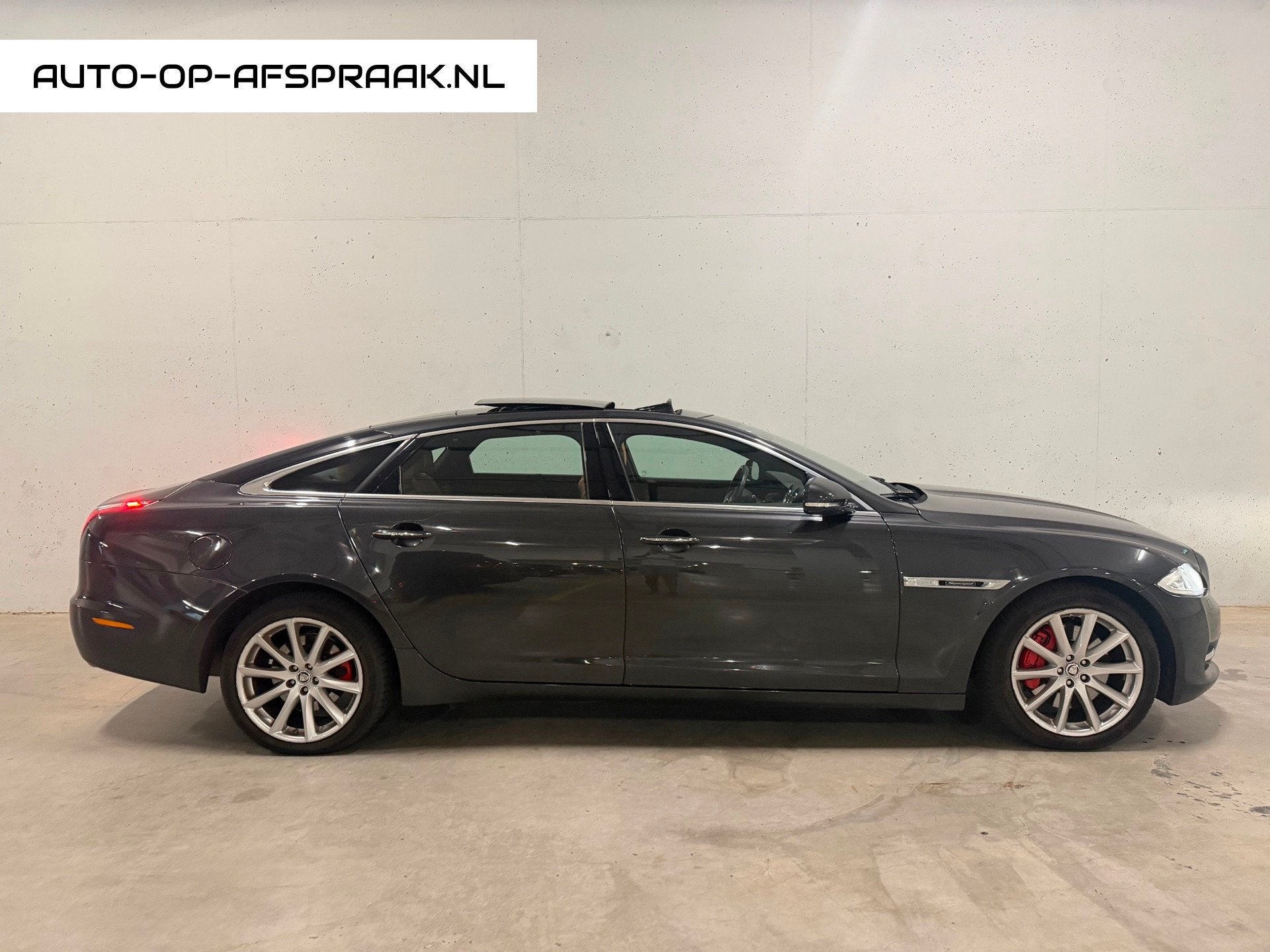Jaguar XJ 3.0 V6D Portfolio LWB Pano Leer Navi Camera Dak, Auto's, Achterwielaandrijving, Gebruikt, 2993 cc, Bedrijf