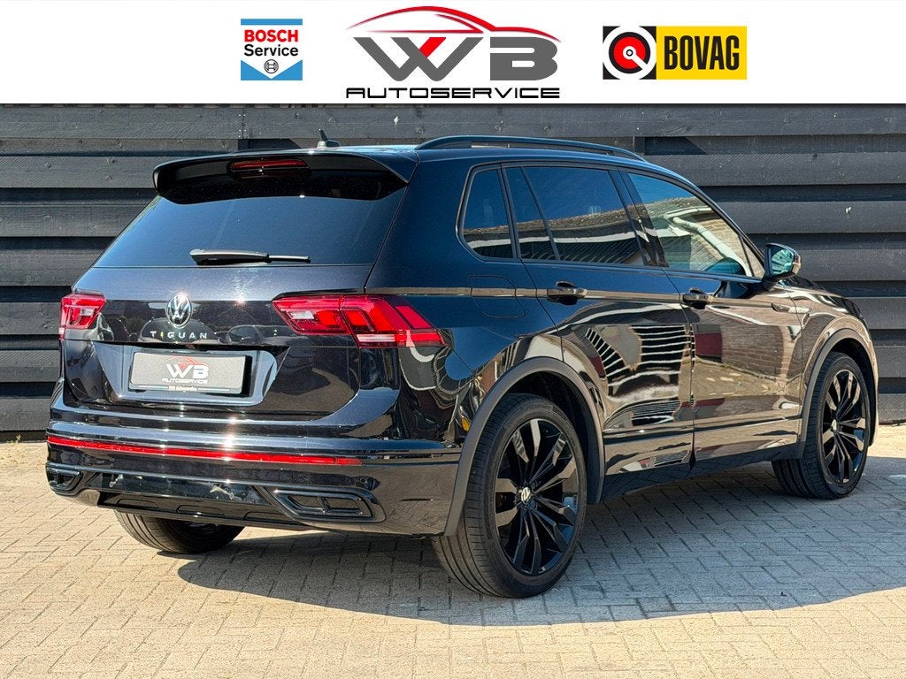 Volkswagen Tiguan 1.5 TSI R-Line ACC I Lane-Assist I Virtual, Auto's, Volkswagen, 15 km/l, Zwart, 4 cilinders, Zwart