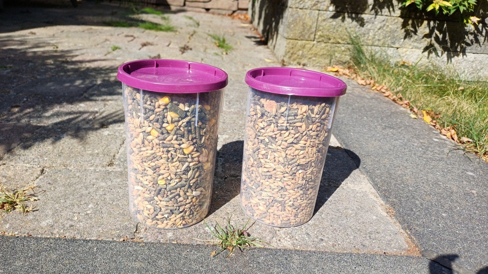 gratis, twee bussen konijnenvoer., Dieren en Toebehoren, Dierenvoeding, Ophalen