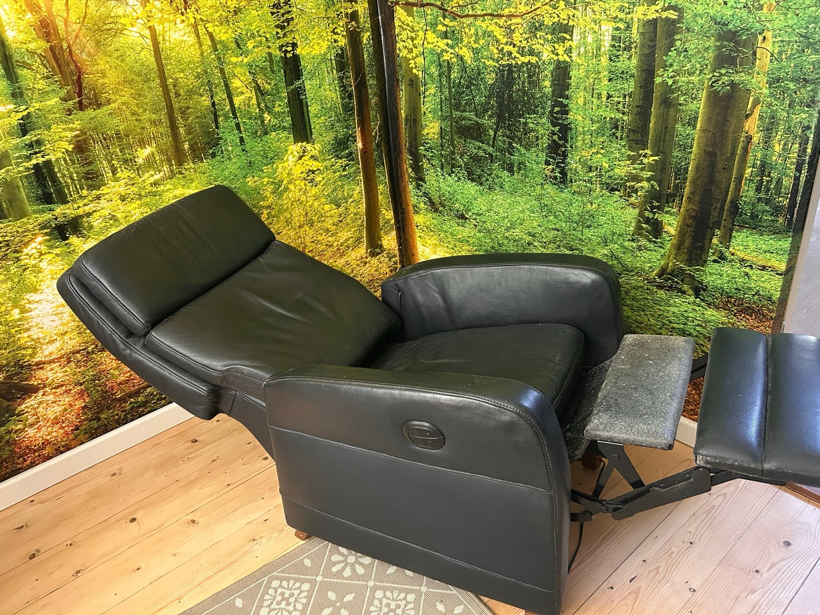 Zwarte leren relaxfauteuil met elektrische verstelling, Ophalen, Gebruikt, Leer, 75 tot 100 cm