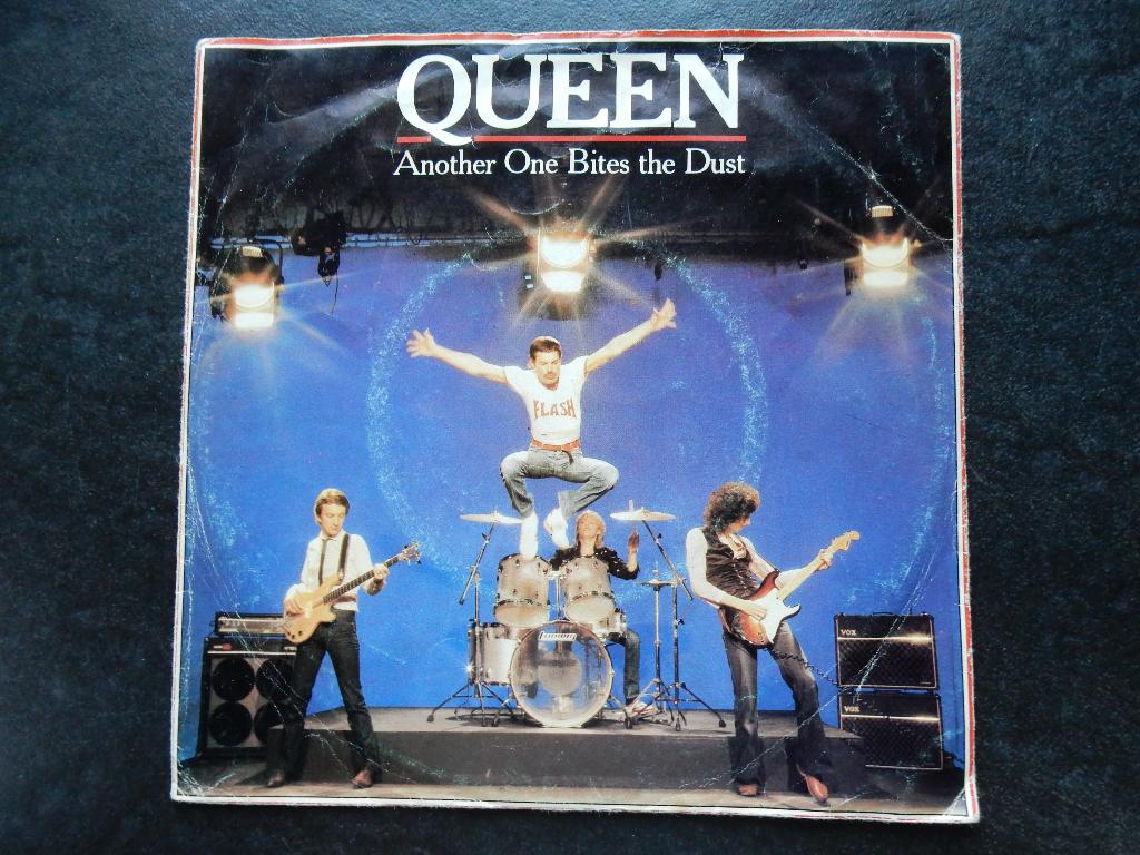 Queen - Another one bites the dust, Ophalen of Verzenden, Gebruikt, Pop