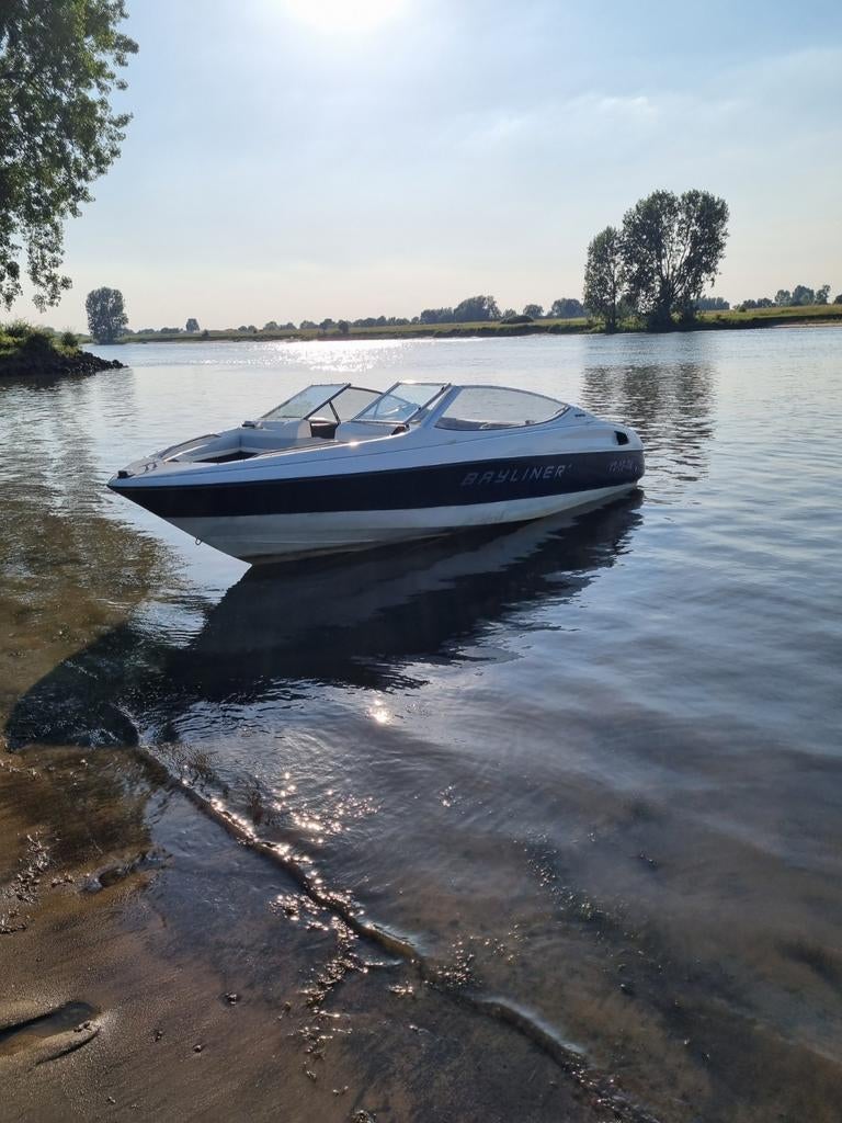 Bayliner capri 1850 cs 145 pk met trailer, Watersport en Boten, Speedboten, Gebruikt, Binnenboordmotor, 120 tot 200 pk, Ophalen of Verzenden