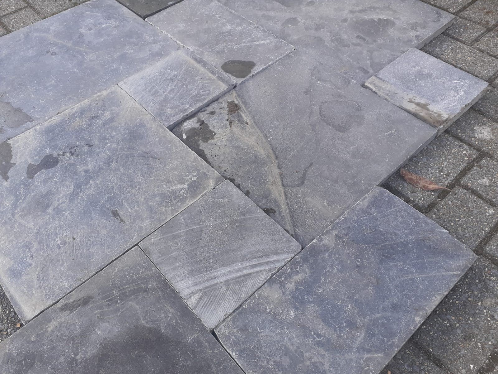 Hardsteen Romaans wildverband tegels - 30 m² beschikbaar, Tuin en Terras, Tegels en Klinkers, Ophalen, Natuursteen, Terrastegels