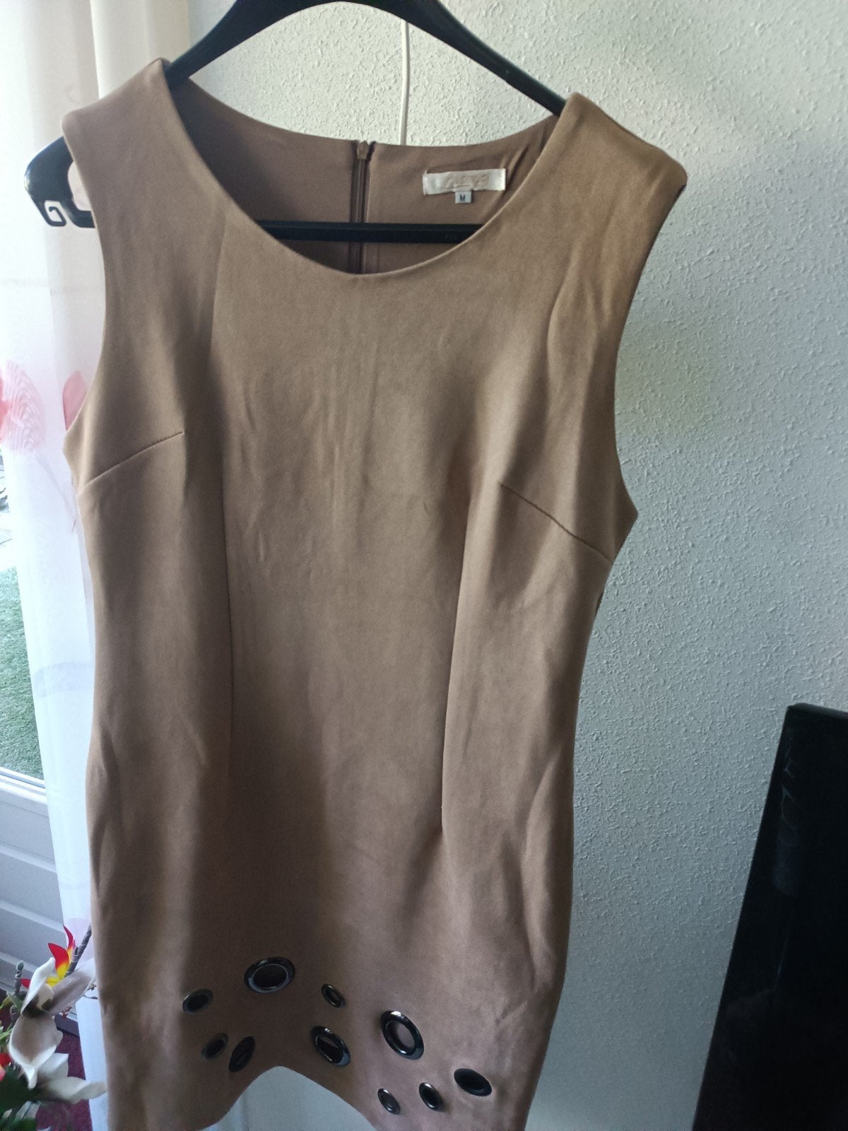 Suedine jurk/overgooier met rits en ringen, Kleding | Dames, Jurken, Ophalen of Verzenden, Nieuw, Beige
