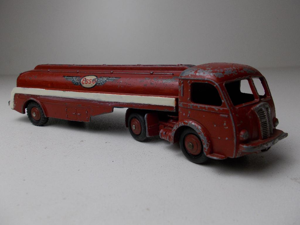 1954 Dinky Toys 32C PANHARD CITERNE TITAN "ESSO" TANKER., Ophalen of Verzenden, Gebruikt, Bus of Vrachtwagen, Dinky Toys