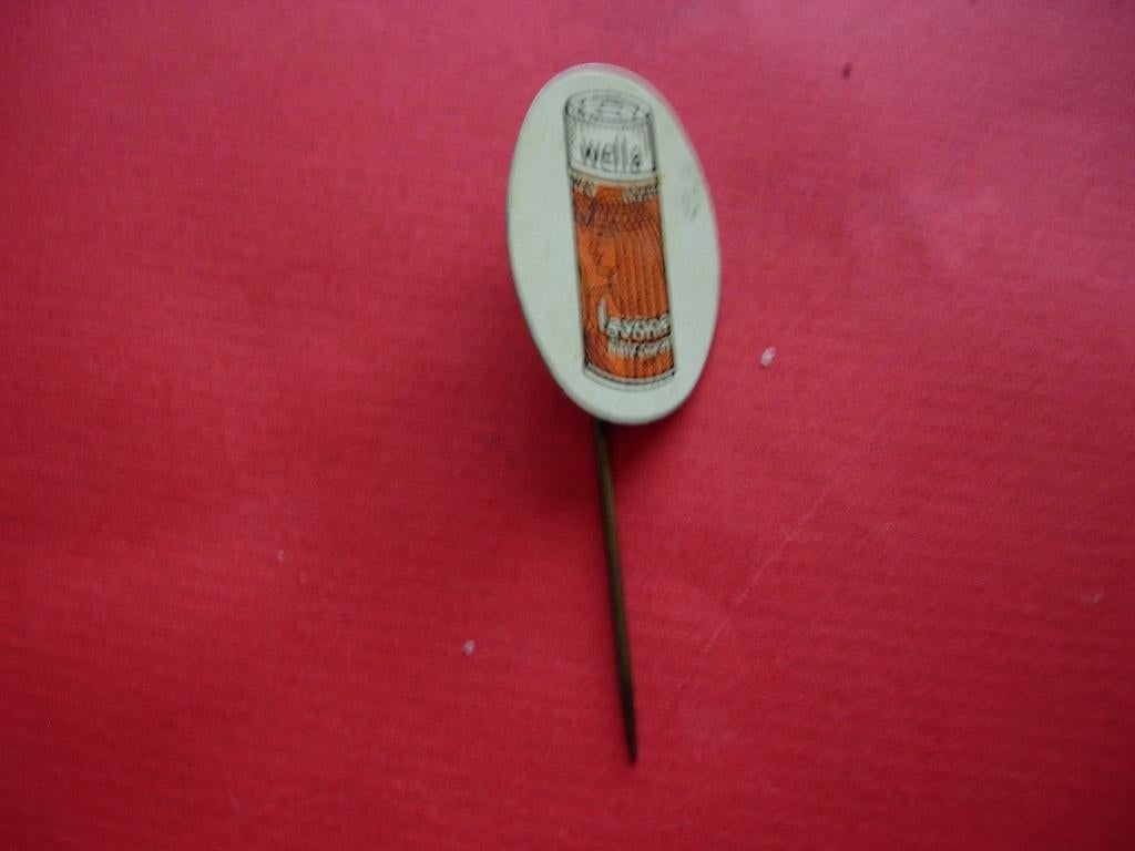 speldje van Wella lavona hairspray, Verzenden, Zo goed als nieuw, Merk, Speldje of Pin