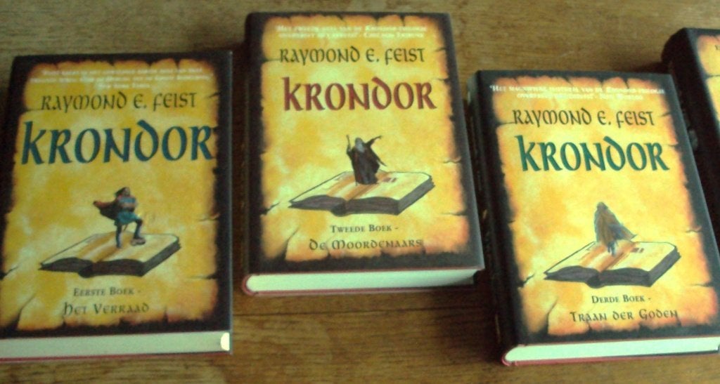 Krondor the riftwar legacy boeken 3 delen Raymond E. Feist, Ophalen of Verzenden, Gelezen, Raymond E. Feist