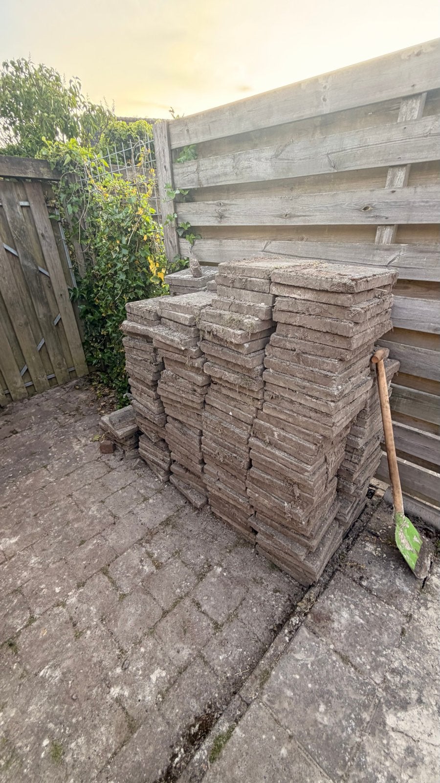 Gratis betonnen tegels / stoeptegels — zelf ophalen, Ophalen, Gebruikt, 10 m² of meer, Beton