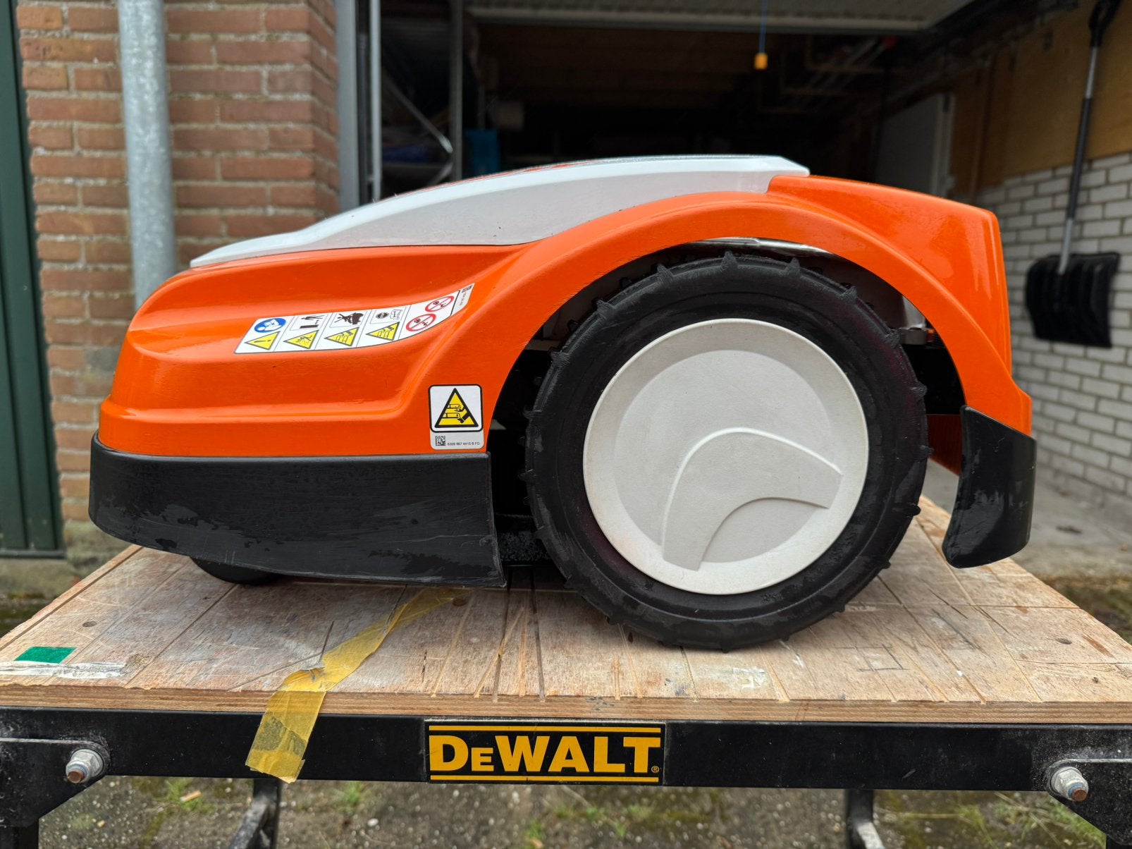 STIHL iMOW robotmaaier RMI 422.2., Ophalen of Verzenden, Gebruikt, 20 tot 25 cm, Met regensensor