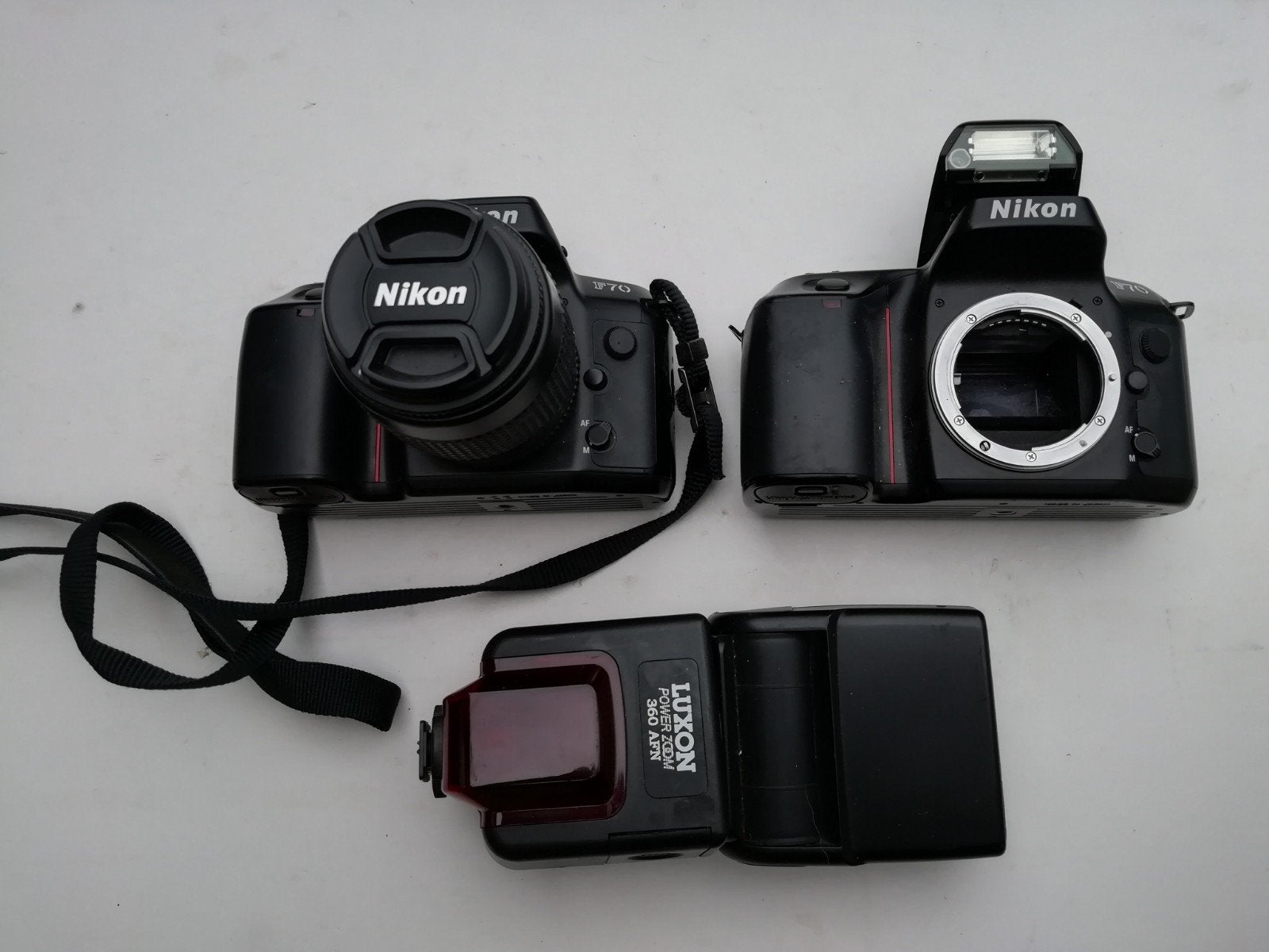 Nikon F70 Spiegelreflexcamera met 35-80mm lens en flitser, Ophalen of Verzenden
