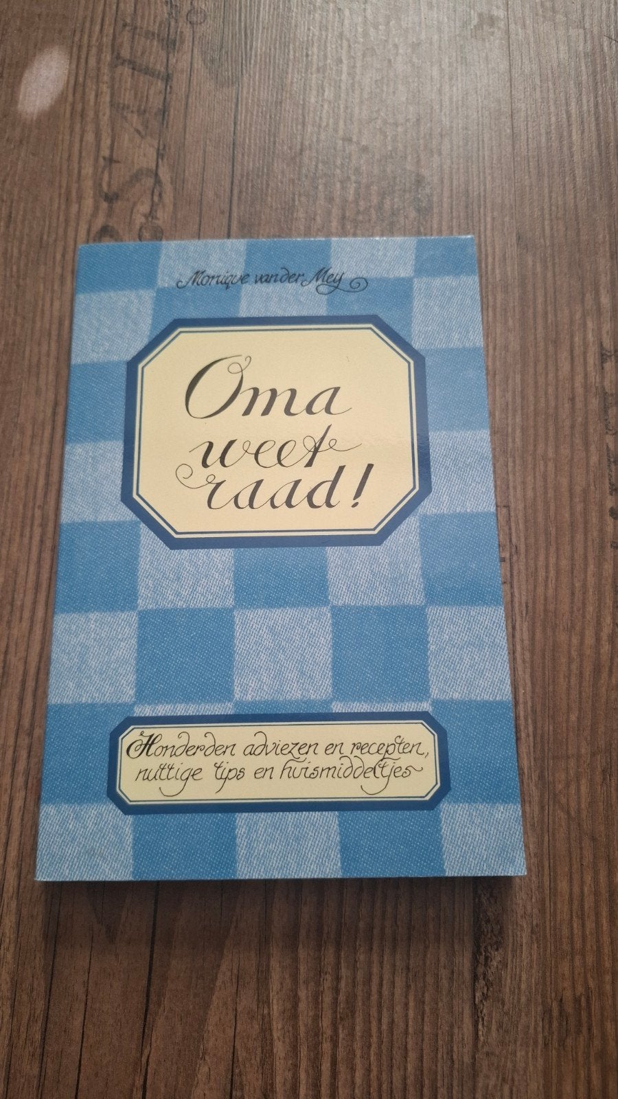 Oma weet raad! - Honderden adviezen en recepten, Ophalen of Verzenden, Gelezen, Overige typen, Monique van der Mey