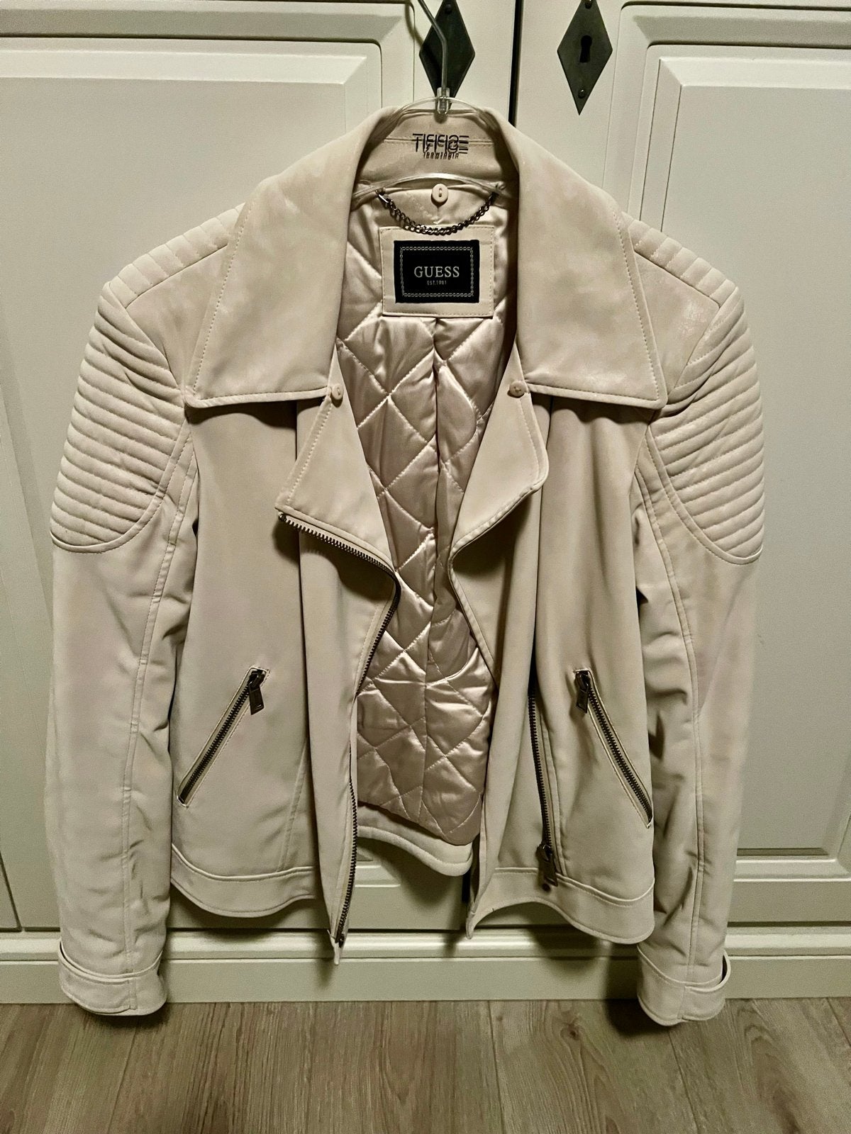 Guess jas maat 42 met afneembare bontkraag, Kleding | Dames, Ophalen of Verzenden, Gedragen, Maat 42/44 (L), Wit