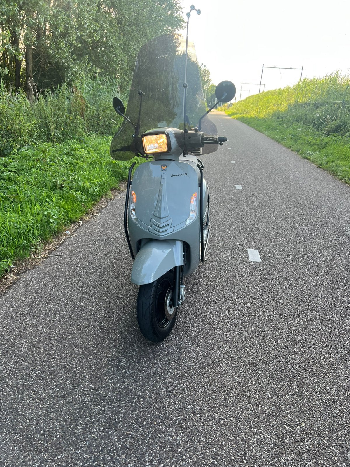 La souris scoort, Fietsen en Brommers, Ophalen, Zo goed als nieuw, Benzine
