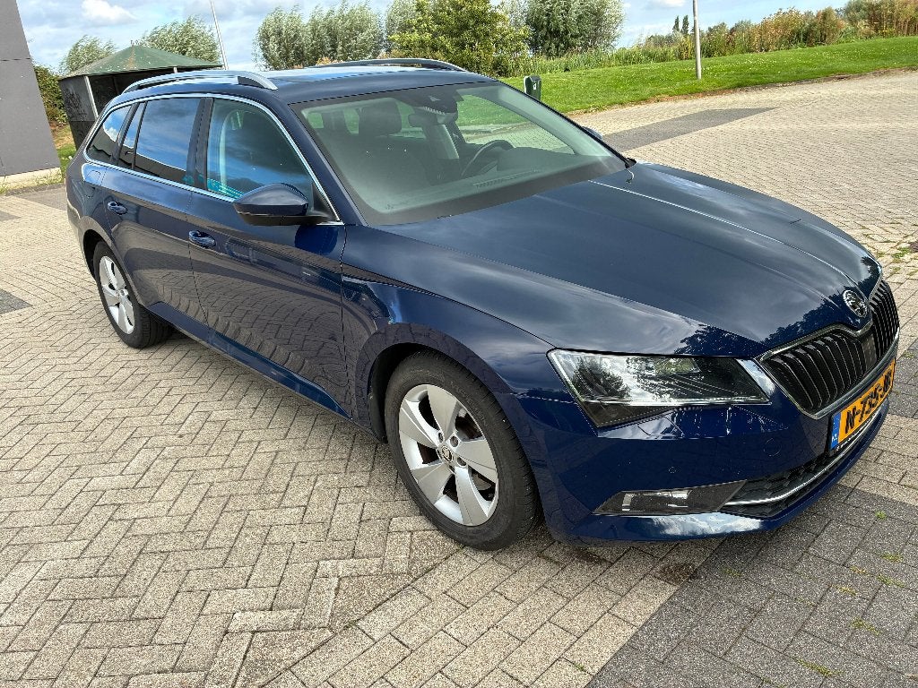 Skoda Superb 1.8 TSI 132KW Combi 2016 Blauw, Auto's, Skoda, 1800 kg, Zwart, 4 cilinders, Handgeschakeld